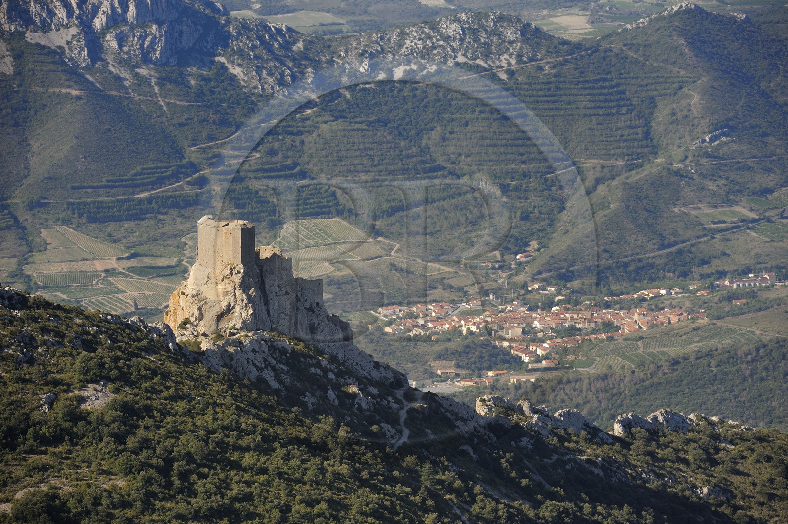 France, Aude (11), Pays Cathare, le château de Quéribus (vue aérienne)
