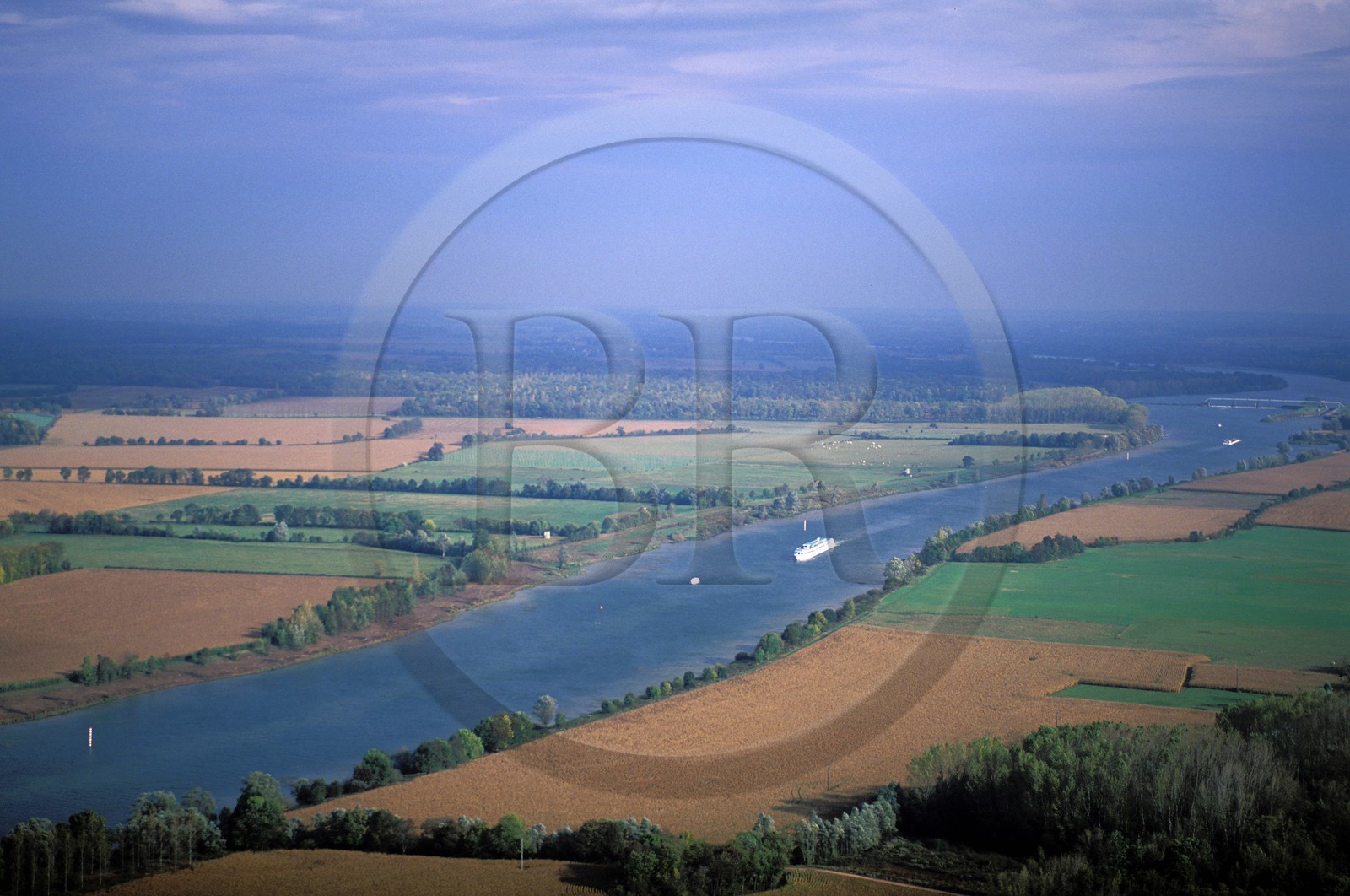 France, Saône-et-Loire (71), la Saône au milieu des champs (vue aérienne)