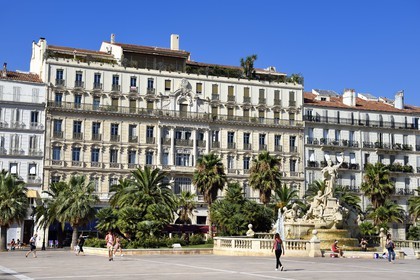 France, Var (83), Toulon, l'ancien Grand Hotel sur la place de la Liberté