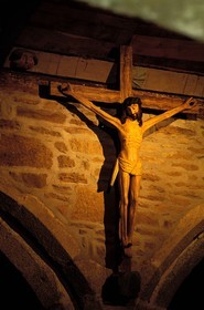 France, Finistère (29), Pont-Aven, chapelle de Trémalo, Christ jaune (17e siècle), modèle utilisé par Gauguin