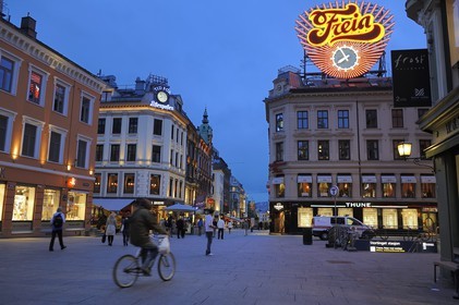 Norway, Oslo, pedestrian area of Karl Johans Gate, one of the major shopping street of the town