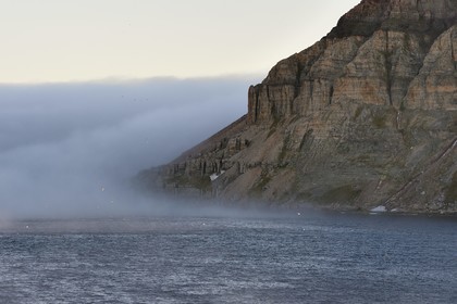 Groenland, cote Nord-Ouest, Murchison sund, falaises de la pointe de l'Ile de Kiatak ou Northumberland