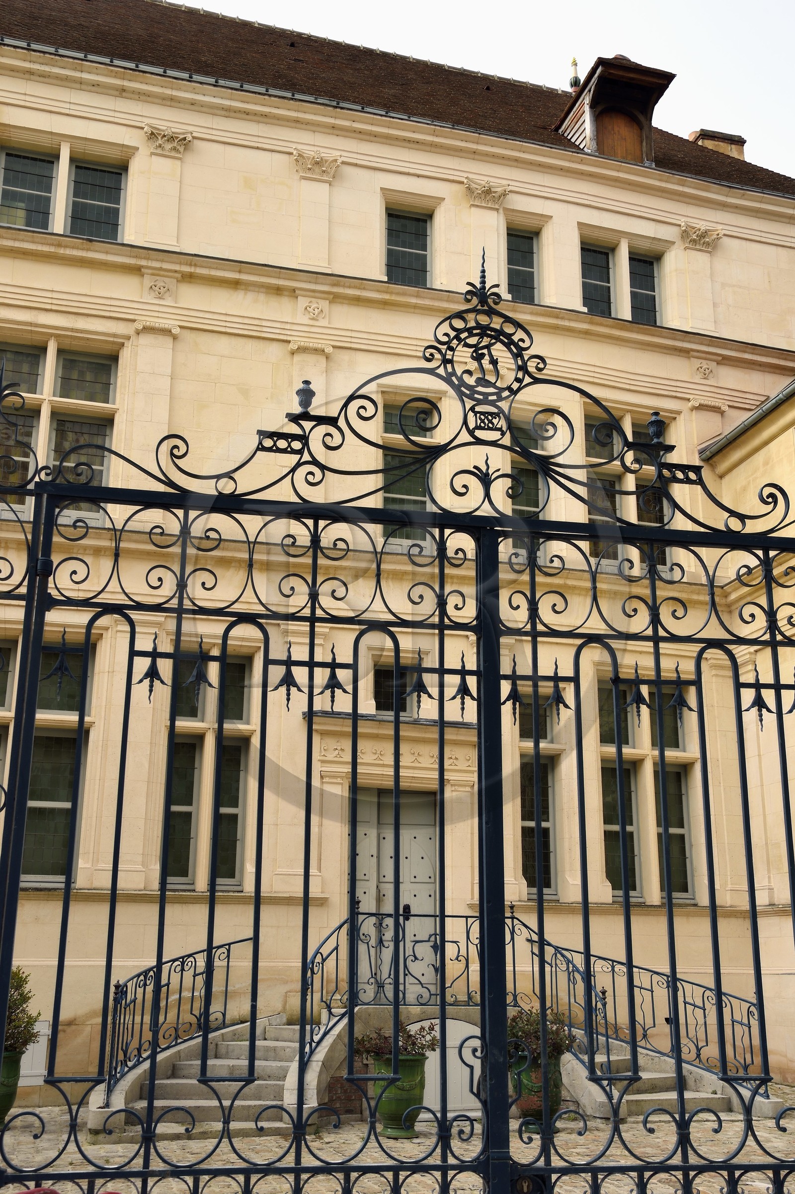 France, Aisne (02), Château-Thierry, Musée Jean de La Fontaine - Ville de Chateau-Thierry dans la maison natale du poète, la facade Renaissance et le perron sur le côté cour