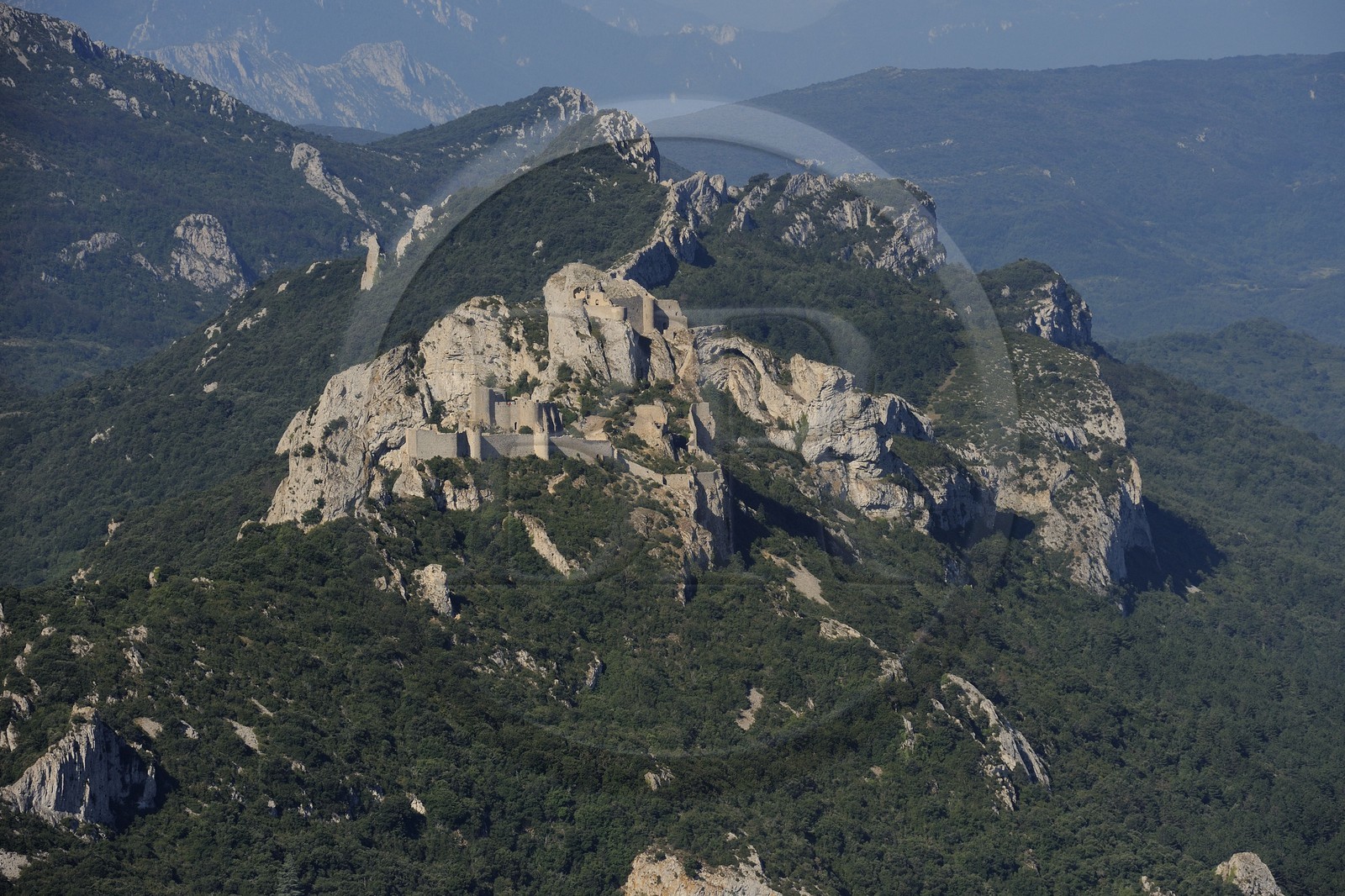 France, Aude (11), Pays Cathare, le château de Peyrepertuse du XIIe siecle  (vue aérienne)