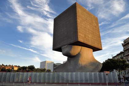 France, Alpes-Maritimes (06), Nice, la Tête Carrée, sculpture monumentale habitée qui accueille l'administration de la bibliothèque Louis Nucéra, sculpteur Sacha Sosno
