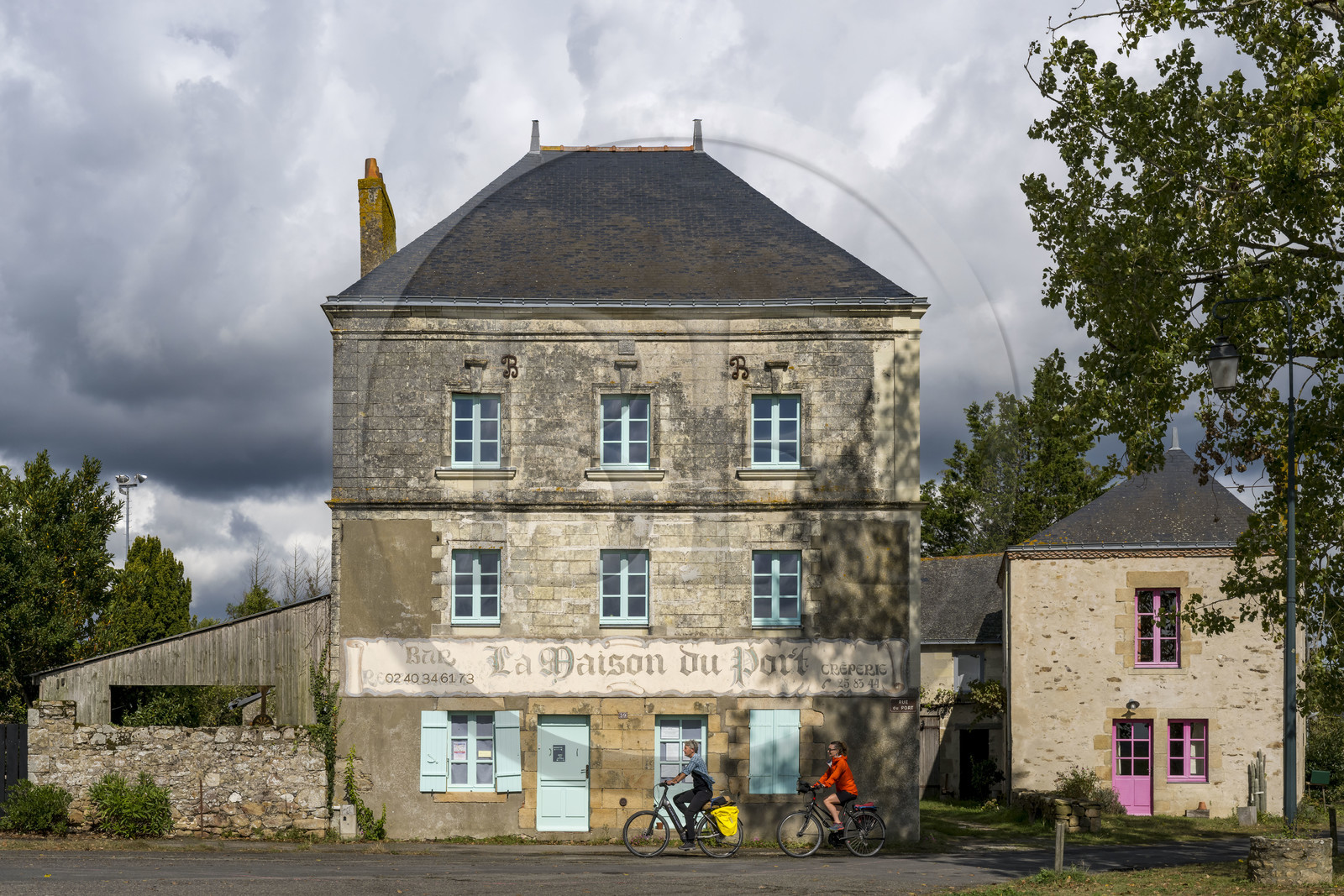 France, Loire Atlantique, Lavau sur Loire, original house which served as a model for the artist Jean-Luc Courcoult to create La Maison dans la Loire de Couëron