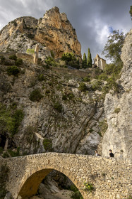 France, Alpes de Haute Provence, Parc Naturel Régional du Verdon, village of Moustiers Sainte Marie, labelled Les Plus Beaux Villages de France (The Most Beautiful Villages of France), bridge on the Way of the Cross leading to Notre Dame de Beauvoir