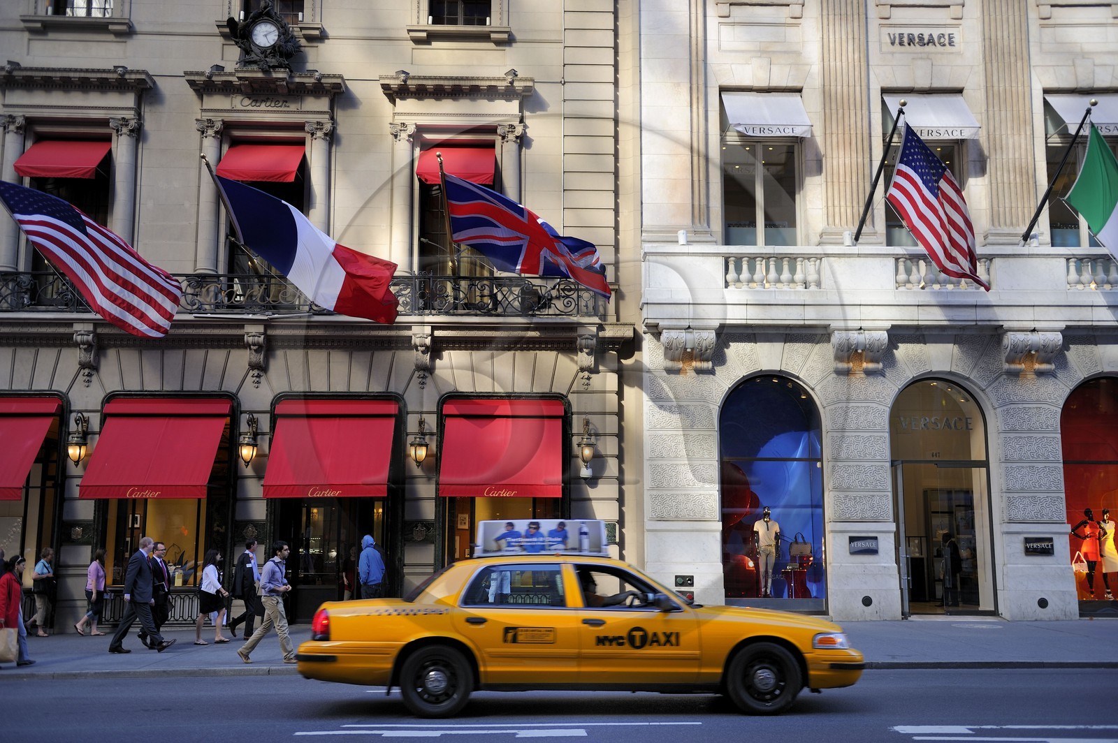 Etats-Unis, New York, Manhattan, Midtown, Cartier et Versace sur la 5ème Avenue