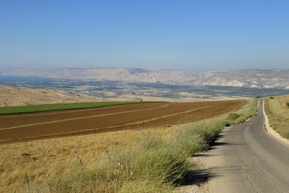 Israel, Northern District, Lower Galilee, the Jordan River valley and the mountains of Jordan in the background