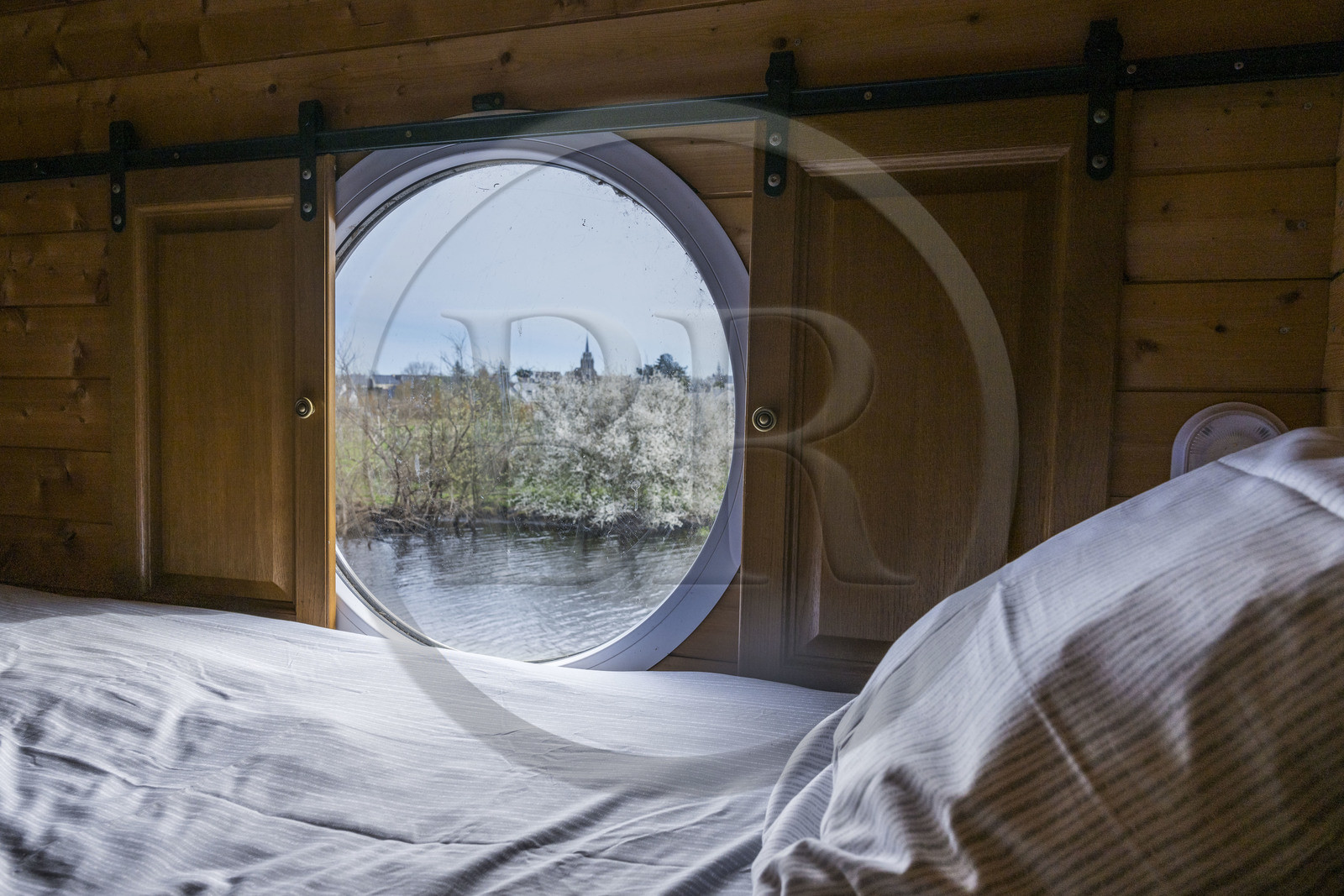 France, Loire-Atlantique, Parc Naturel Regional de la Briere (Briere Natural Regional Park), Saint Malo de Guersac, cabin cottage The Twin Fisheries
