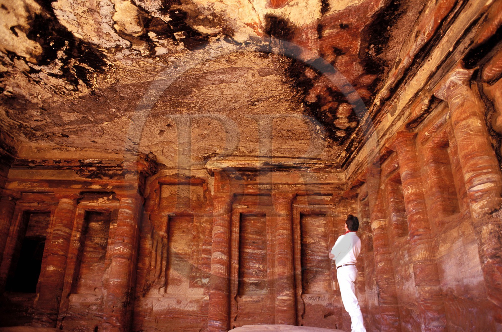 Jordanie, Petra, le plafond noircis par les feux des bédouins