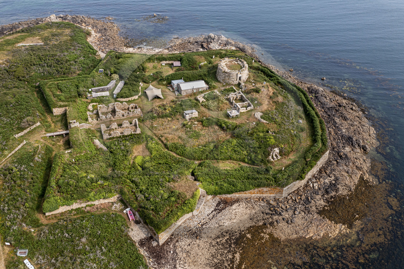 France, Finistère (29), Pays des Abers, estuaire de l'Aber Wrac'h, fort construit par Vauban début XVIIIème siècle sur l'Ile Cèzon (vue aérienne)