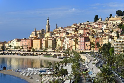 France, Alpes-Maritimes (06), Menton, la vieille ville dominée par la Basilique Saint Michel