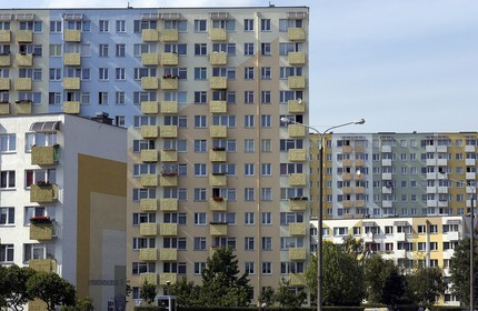 Pologne, Kujavie-Poméranie, ville de Torun, immeubles en banlieue