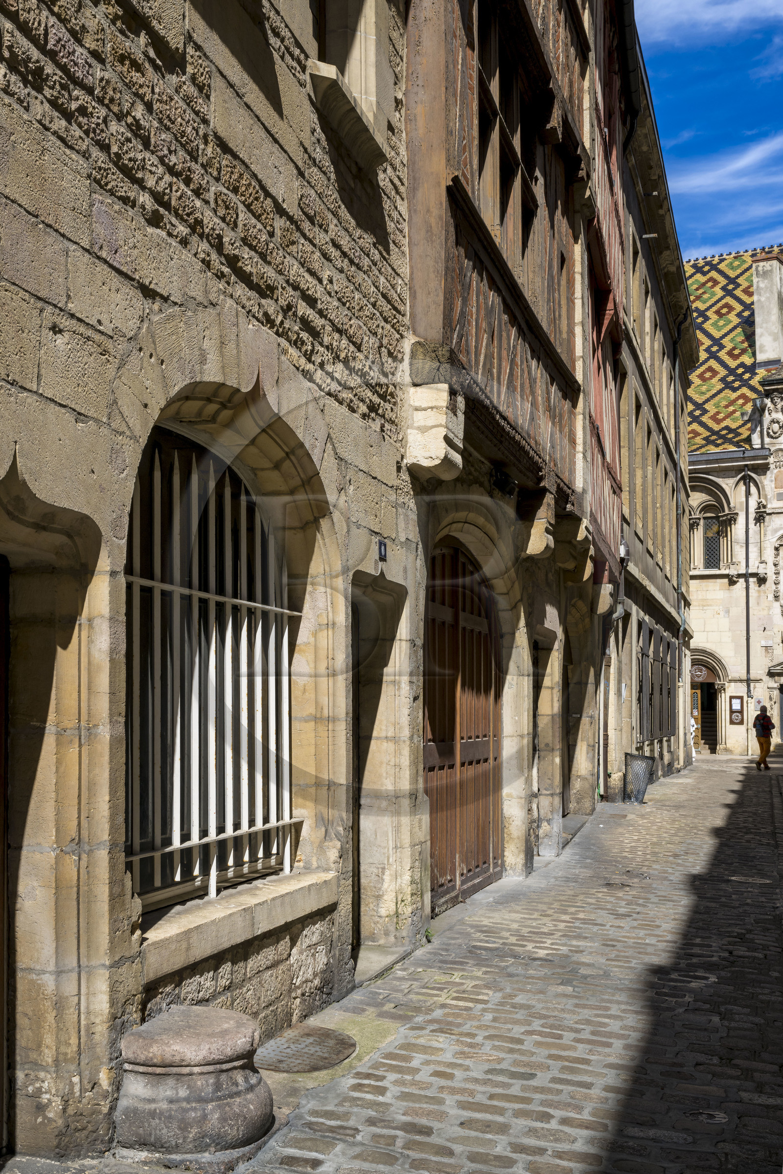 France, Côte-d'Or (21), Dijon, zone classée Patrimoine Mondial de l'UNESCO, montoir dans la rue porte aux lions, pierre utilisée pour monter à cheval plus aisément