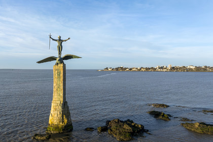 France, Loire Atlantique, Estuaire de la Loire, Saint Nazaire, la Grande plage, American Monument called Sammy built in memory of the American landing of June 26, 1917 in Saint-Nazaire on the waterfront beach (aerial view)