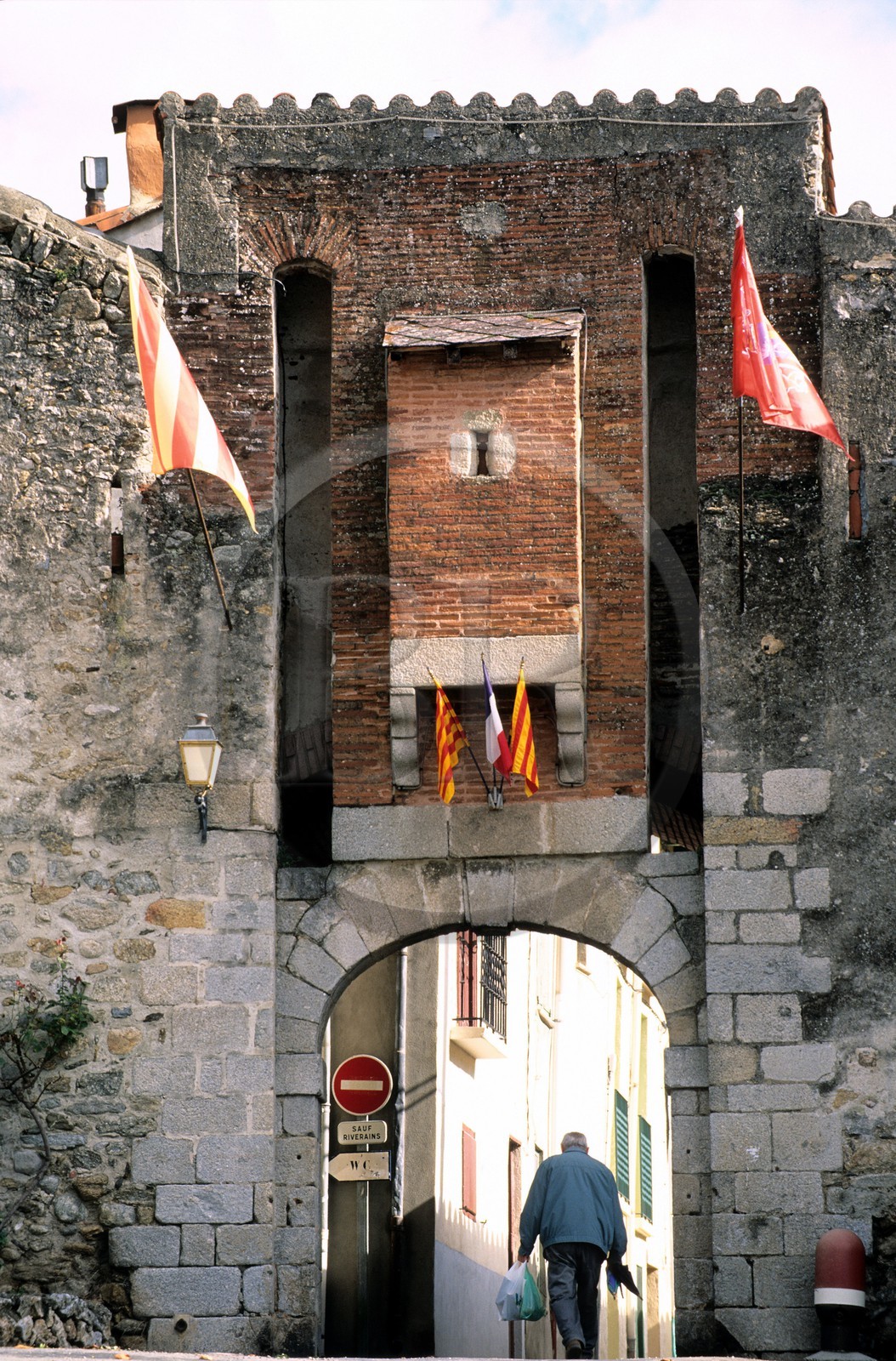 France, Pyrénées-Orientales (66), région de Haut-Vallespir, une des porte de la ville fortifiée de Prats-de-Mollo