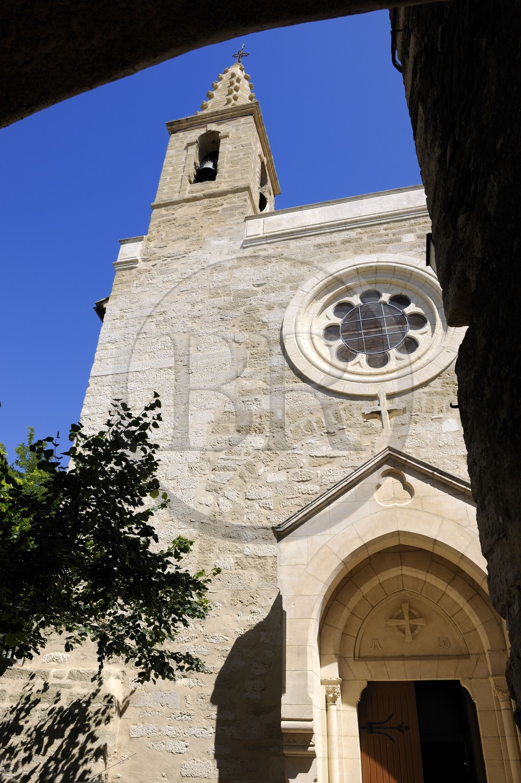 France, Gard (30), région du Pays d'Uzège, Saint-Quentin-la-Poterie, église romane bâtie au 12éme siècle
