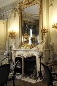 France, Hérault (34), Montpellier, centre historique, musée Fabre, Hôtel de Cabrières Sabatier d'Espeyran, le Salon Vert et sa cheminée en marbre de Carrare, mention obligatoire: géré par Montpellier