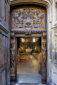 France, Vaucluse (84), Avignon, basilique Saint Pierre (XVe et XVIe siècle), détail des portes monumentales en noyer d'Antoine Vollard (1551)