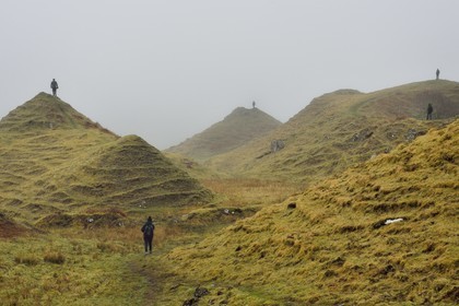 Royaume-Uni, Ecosse, région des Highlands, les Hébrides, Ile de Skye, Uig, le Fairy Glen (vallée féérique) du côté ouest de Trotternish à Balnacnoc