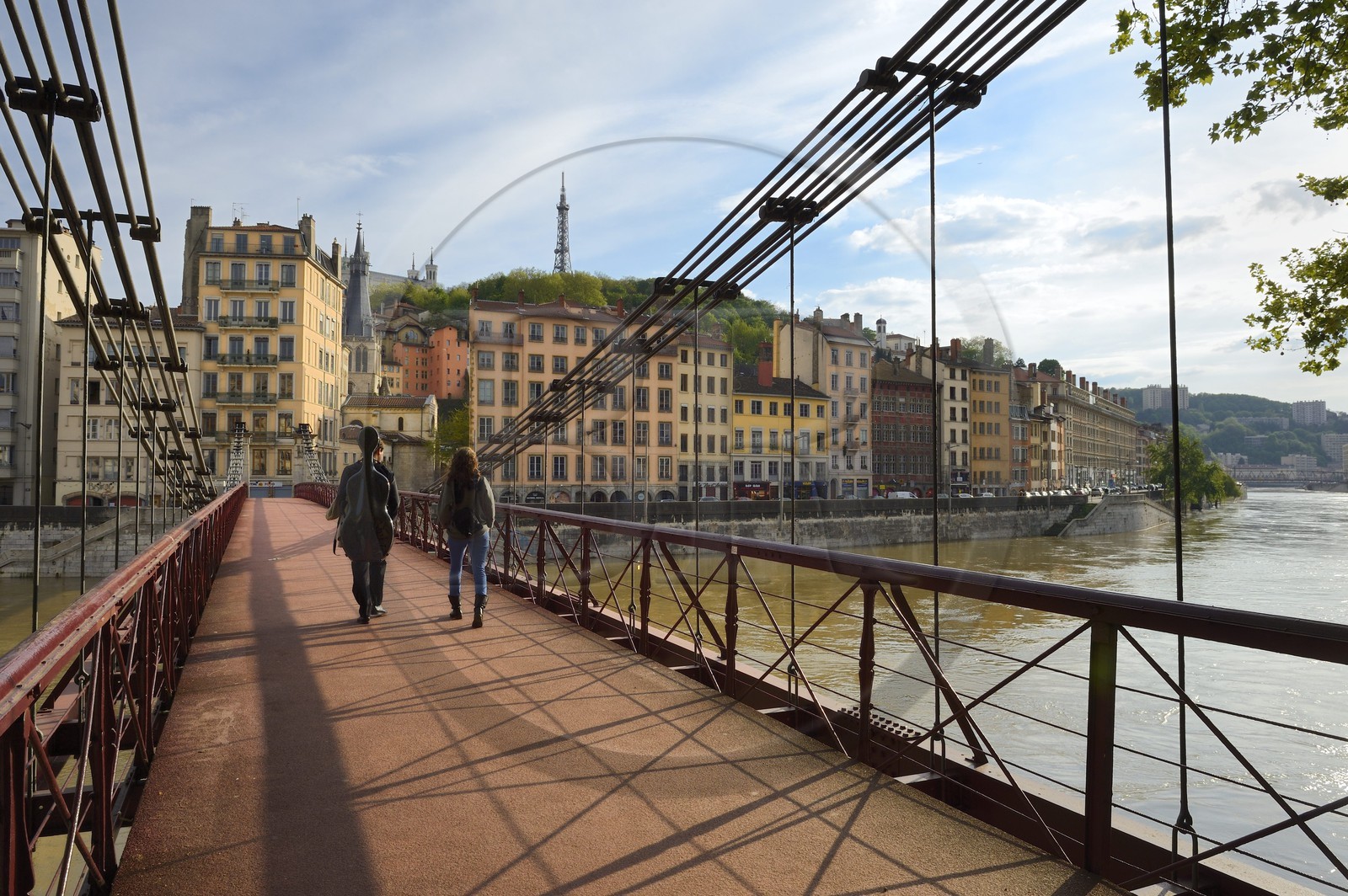 France, Rhône (69), Lyon, site historique classé Patrimoine Mondial de l'UNESCO, quai Bondy et la passerelle Saint Vincent sur la Saône