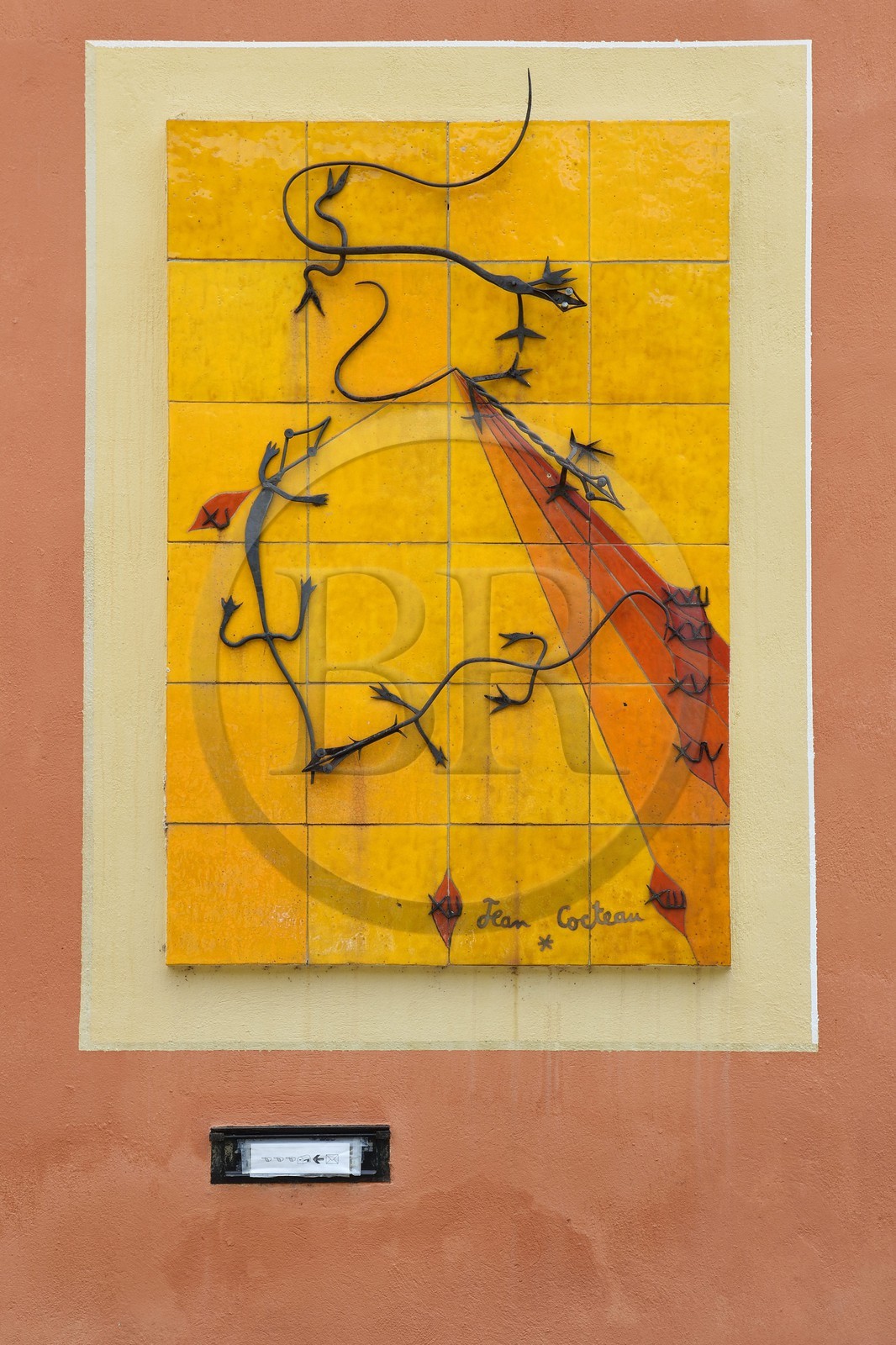 France, Alpes-Maritimes (06), Coaraze, labellisé Les Plus Beaux Villages de France, cadran solaire les Lézards de l'artiste Jean Cocteau