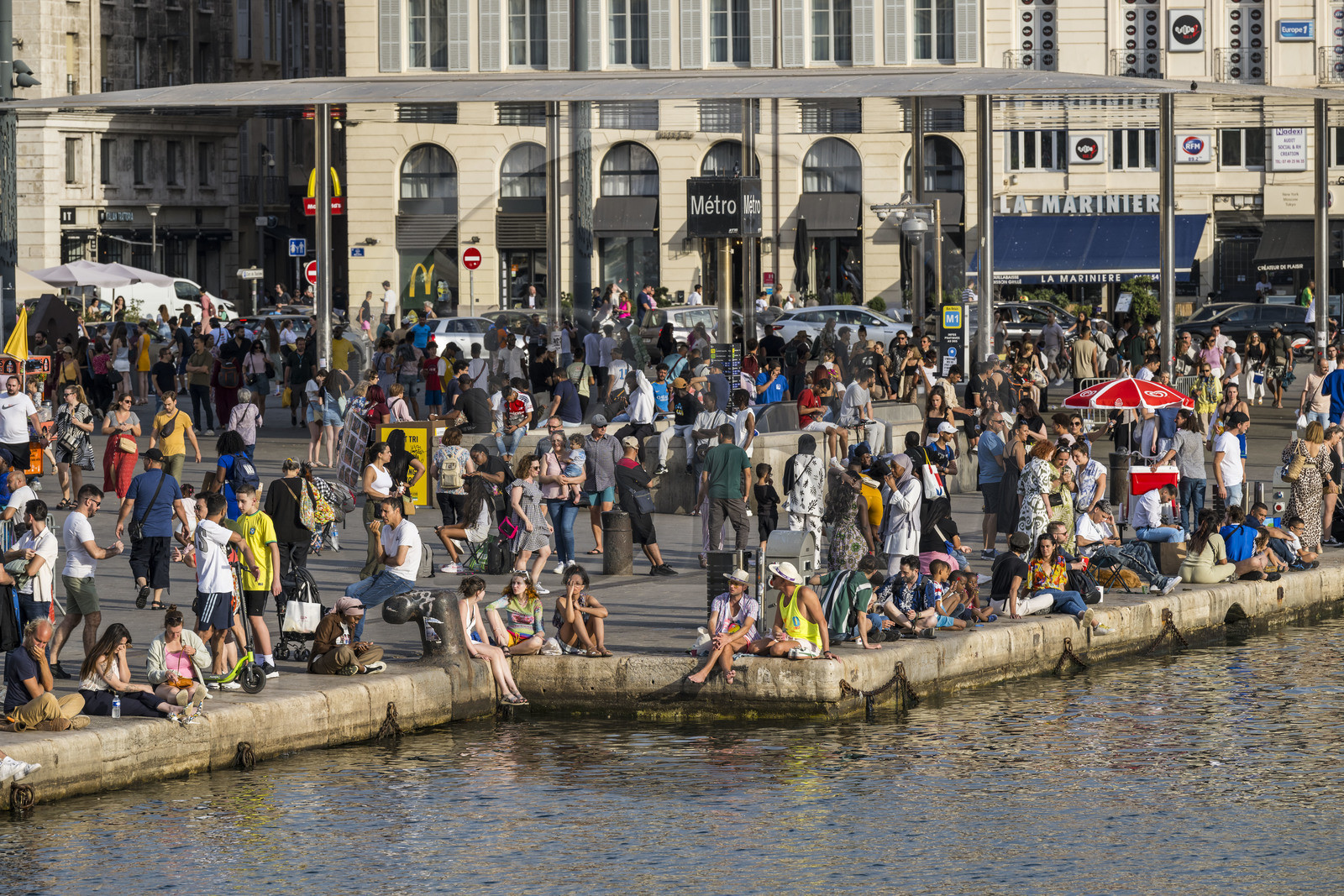France, Bouches-du-Rhône (13), Marseille, Vieux Port, sous l'ombrière de l'architecte Norman Foster