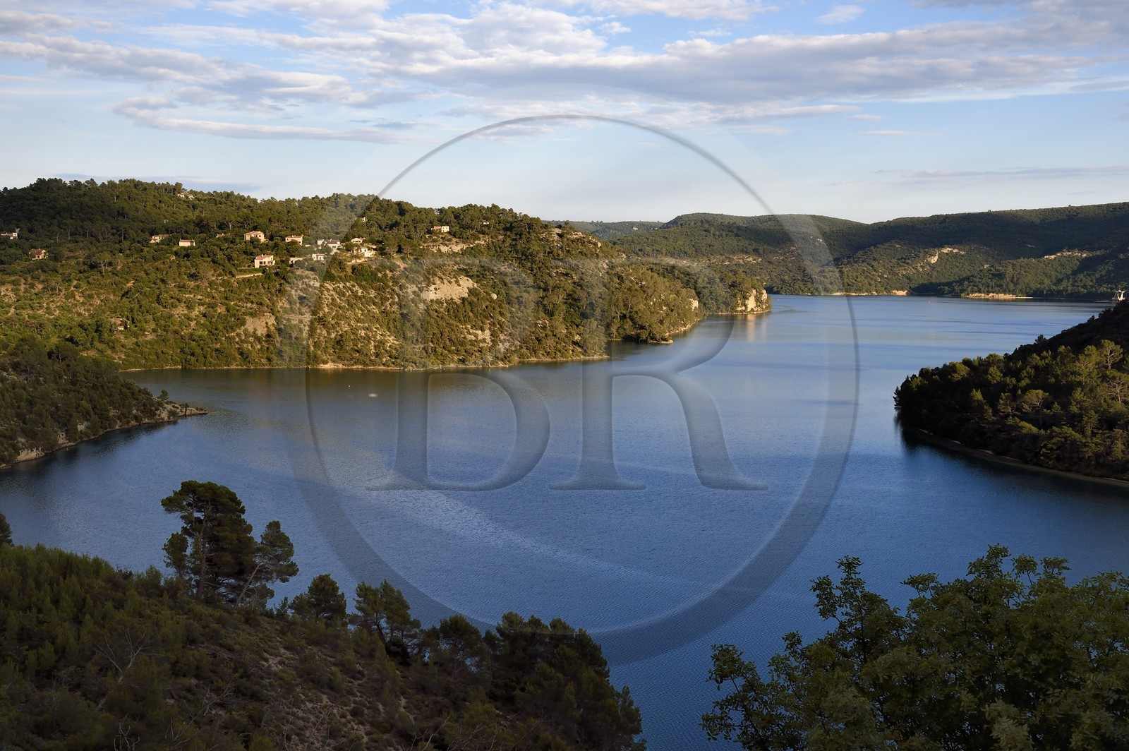 France, Alpes-de-Haute-Provence (04), Parc Naturel Régional du Verdon, Basses Gorges du Verdon, le lac d'Esparron