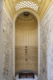 France, Alpes-Maritimes, Beaulieu-sur-Mer, neo-Greek style villa Kerylos build in 1908 by architect Emmanuel Pontremoli, very modern shower for the beginning of the 20th century