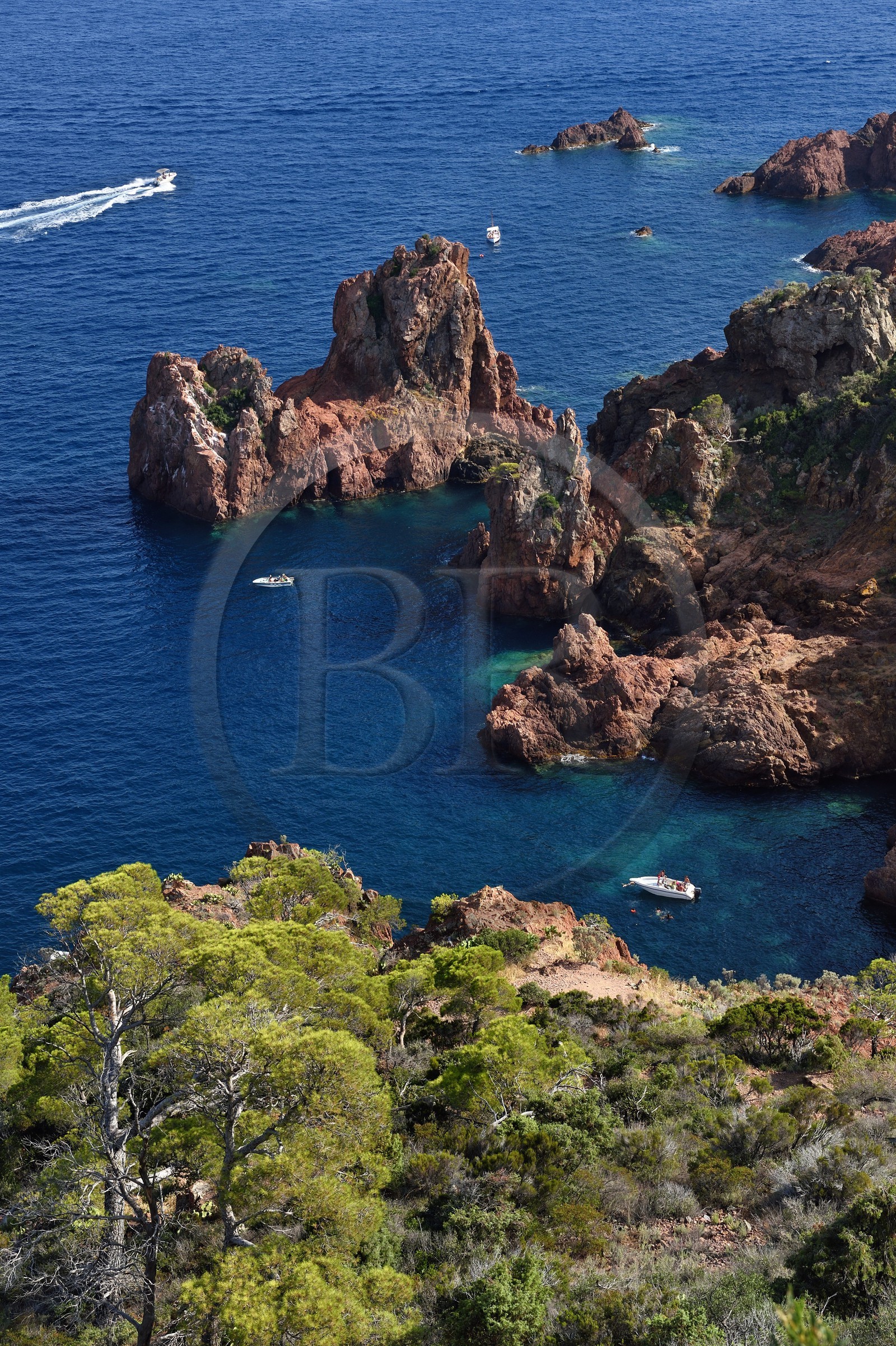 France, Var (83), Agay commune de Saint-Raphaël, massif de l'Estérel, crique du cap du Dramont