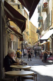France, Alpes-Maritimes (06), Nice, vieille ville, terrasse de Café dans la carriera Dou Gouvernou