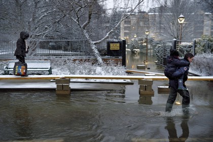 France, Val de Marne, the Marne riverside, Bry sur Marne, the Marne riverside flooded, a municipal police officer helps the victims