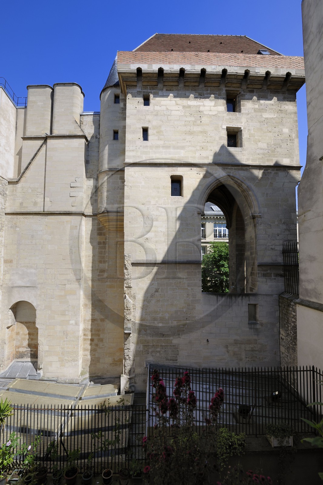 France, Paris (75), La tour (de) Jean-sans-Peur édifiée au 15ème siècle, dernier vestige de l'hôtel des ducs de Bourgogne rue Étienne-Marcel, construite sur l'enceinte Philippe-Auguste