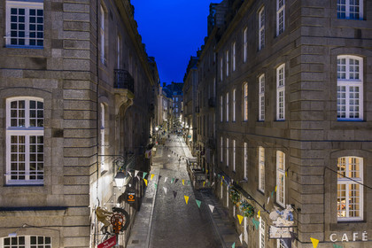 France, Ille-et-Vilaine (35), Côte d'Emeraude, Saint-Malo intra-muros, la rue de Dinan à l'intérieur des remparts