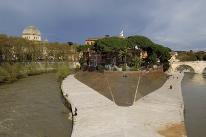 Italy, Lazio, Rome, Italy, Lazio, Rome, historical centre listed as World Heritage by UNESCO, Isola Tiberina, Tiber River banks