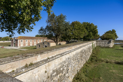 France, Charente-Maritime (17), Saintonge, Marennes-Hiers-Brouage, citadelle de Brouage, labellisé Les Plus Beaux Villages de France, la Halle aux vivres protégée par les remparts