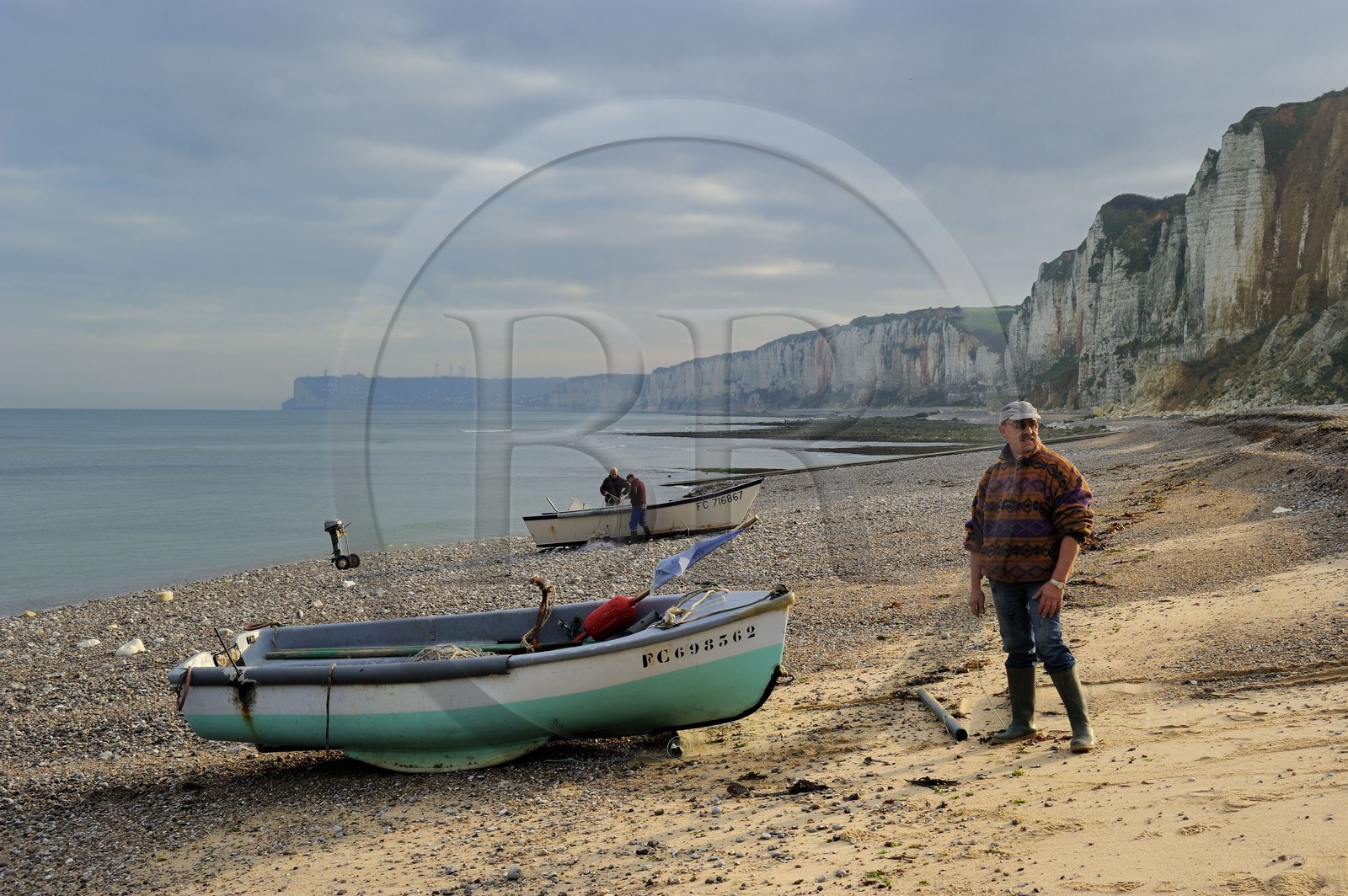 France, Seine-Maritime (76), Côte d'Albâtre, Yport, port d'echouage sur la plage, barques de pêche