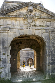 France, Charente Maritime, Saintonge, Marennes Hiers Brouage, Brouage citadel, labelled Les Plus Beaux Villages de France (The Most Beautiful Villages of France), the Royal Gate gave access to the maritime docks