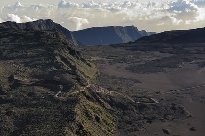 France, île de la Réunion, volcan du Piton de la Fournaise, classé Patrimoine Mondial de l'UNESCO, la Plaine des Sables (vue aérienne)