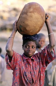 Mali, Dogon Country, Bandiagara Cliff listed as World Heritage by UNESCO, Tereli, young woman wearing a canari (pottery)