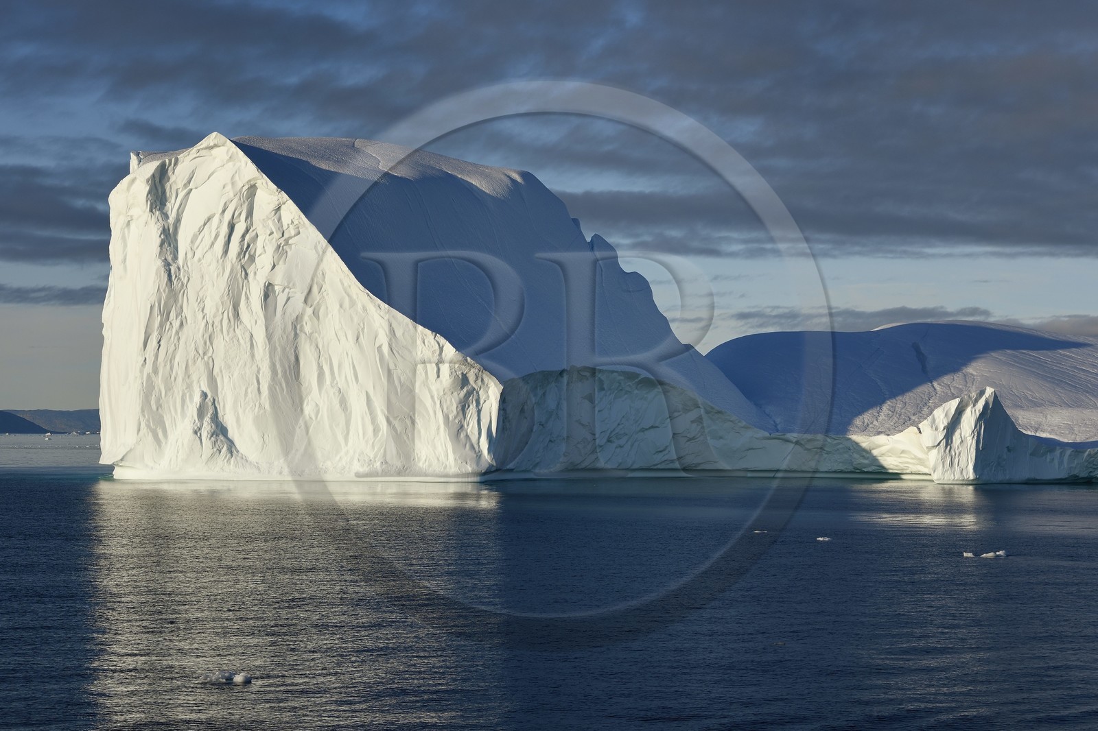Groenland, cote ouest, baie de Disko, Ilulissat, icebergs géants dans le fjord glacé classé Patrimoine Mondial de l'UNESCO