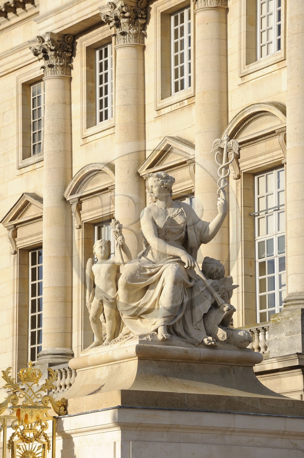 France, Yvelines (78), château de Versailles, classé Patrimoine Mondial de l'UNESCO, statue La Paix de Jean-Baptiste Tuby