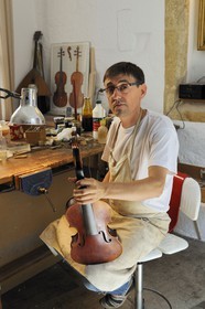 France, Hérault (34), Montpellier, Hôtel de Magnol, le luthier Frederic Chauvière