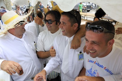 France, Hérault (34), Sète, fête de la Saint Louis, jouteurs au banquet qui précède le tournoi
