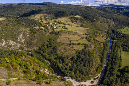 France, Haute Loire, Loire river Valley, Lafarre, hikers along the panoramic viewpoint of the river from the top of the gorges, the village of Gramaize on the right bank and the Mezenc plateau in the background (aerial view)
