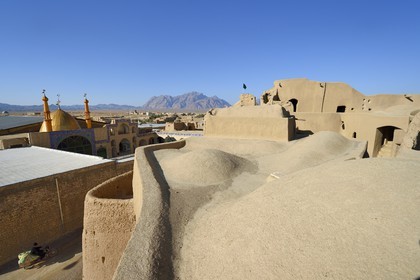 Iran, Isfahan province, Dasht-e Kavir desert, Khur and Biabanak County, Bayazeh, the former castle that could house the townspeople in case of attack in its 700 rooms, the mosque and the desert in the background