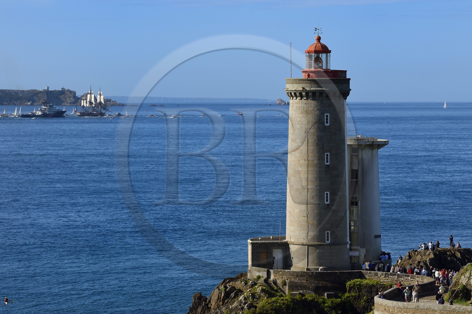 France, Finistère (29), rade de Brest, phare du Petit Minou, départ de la frégate L'Hermione, réplique du trois-mats qui transporta le marquis de Lafayette en Amérique en 1780