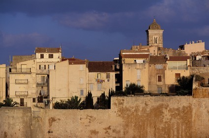 France, Corse du Sud, old Bonifacio city sheltered by its fortifications