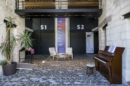 France, Vaucluse (84), Avignon, le grenier à sel devenu lieu consacré à la rencontre entre art et innovation avec une programmation pluridisciplinaire dans le champ des arts visuels et des arts vivants